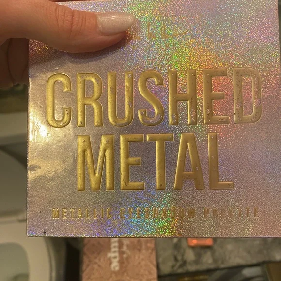 3 pallets 2 small eyeshadow ( circle one is a crème shadow) - Picture 3 of 6